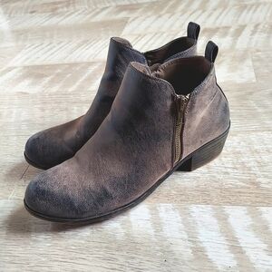 Hot Tomato Zipper Ankle Booties